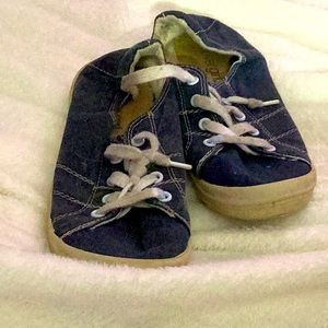 This is a cover girl, short lace shoe.